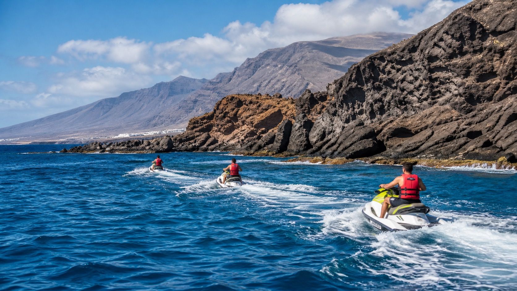 Grupo en ruta guiada de moto de agua en Tenerife